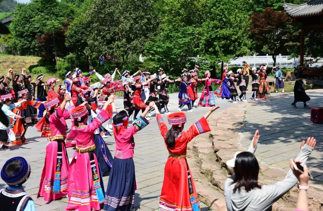 1692667825959210CxL3.jpg 1692667825959210CxL3.jpg